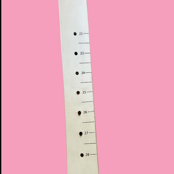 Little Girl’s graffiti belt goes up to 28” waist - Picture 3 of 4